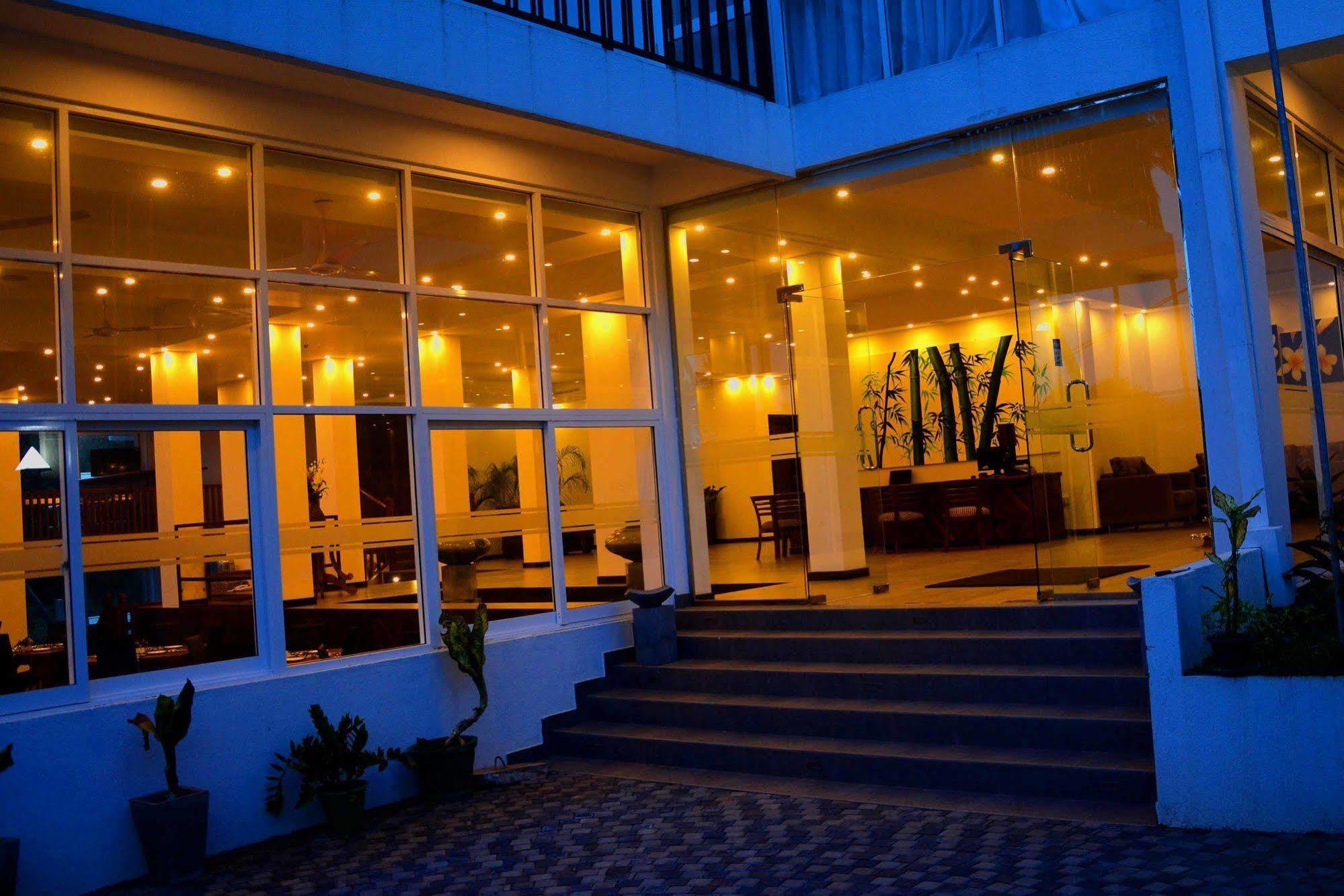 Sole Luna Resort & Spa Tangalle Exterior photo